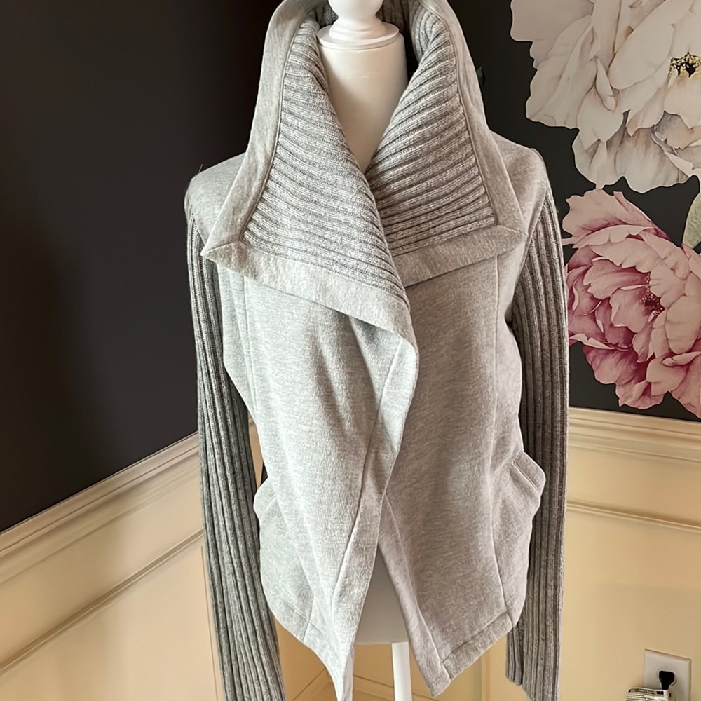 Grey sweater/sweatshirt